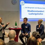 Diskussion mit Marion Schneid