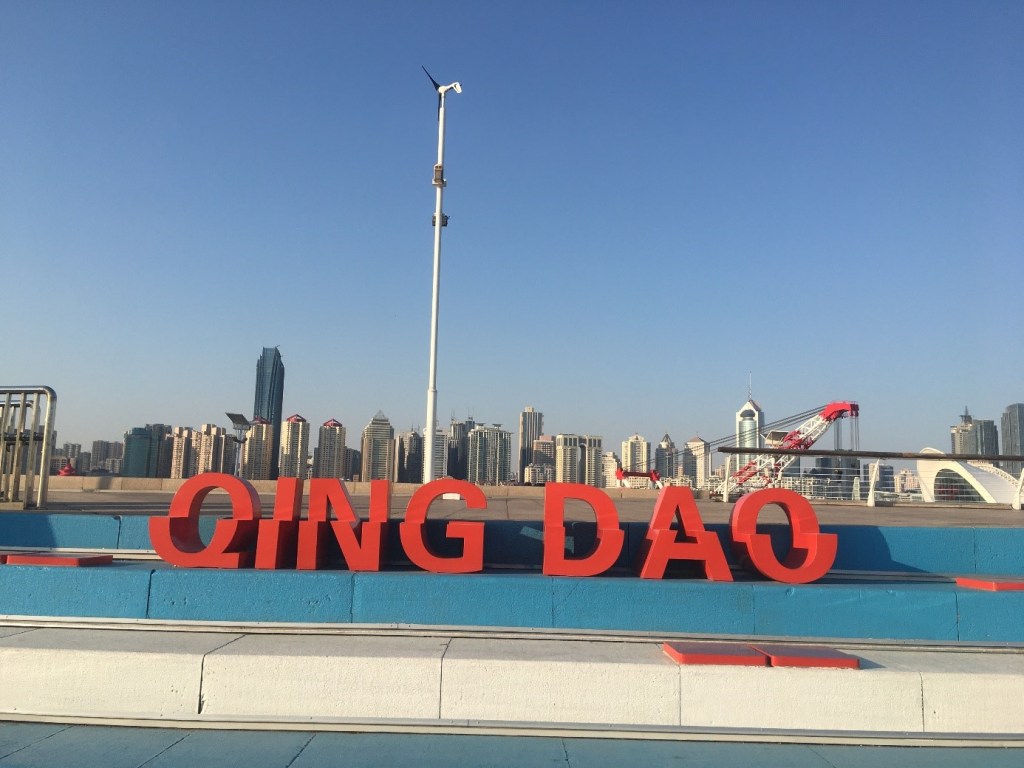 Das Logo der Qingdao Ocean University in einer eindrucksvollen Illusion