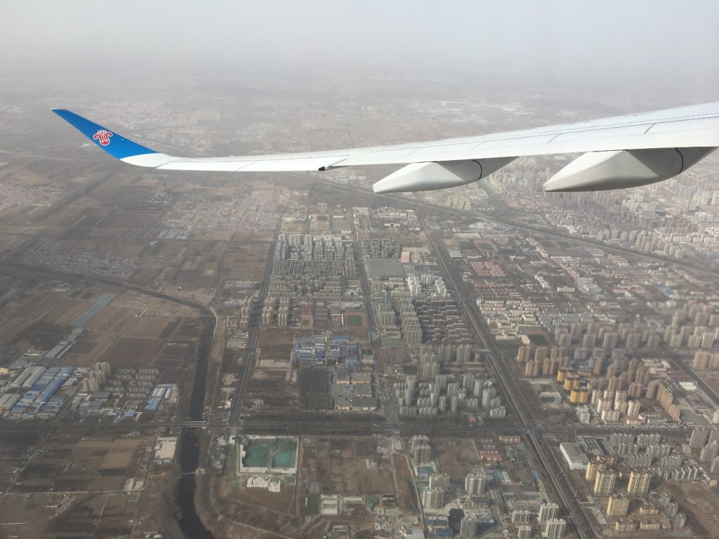 Abflug aus Beijing mit der Hoffnung bald wieder nach China fliegen zu können.