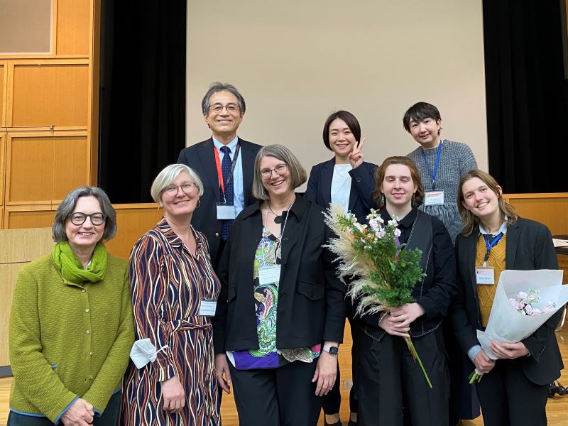 Partner*innen aus der Hebammenwissenschaft der NCU und Delegation der HWG LU mit Studierenden des OAI beim Symposium (Bild: HWG LU/Filsinger)